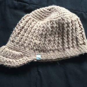 DC brimmed beanie cream tan